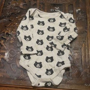 Long sleeve onesie with bear print